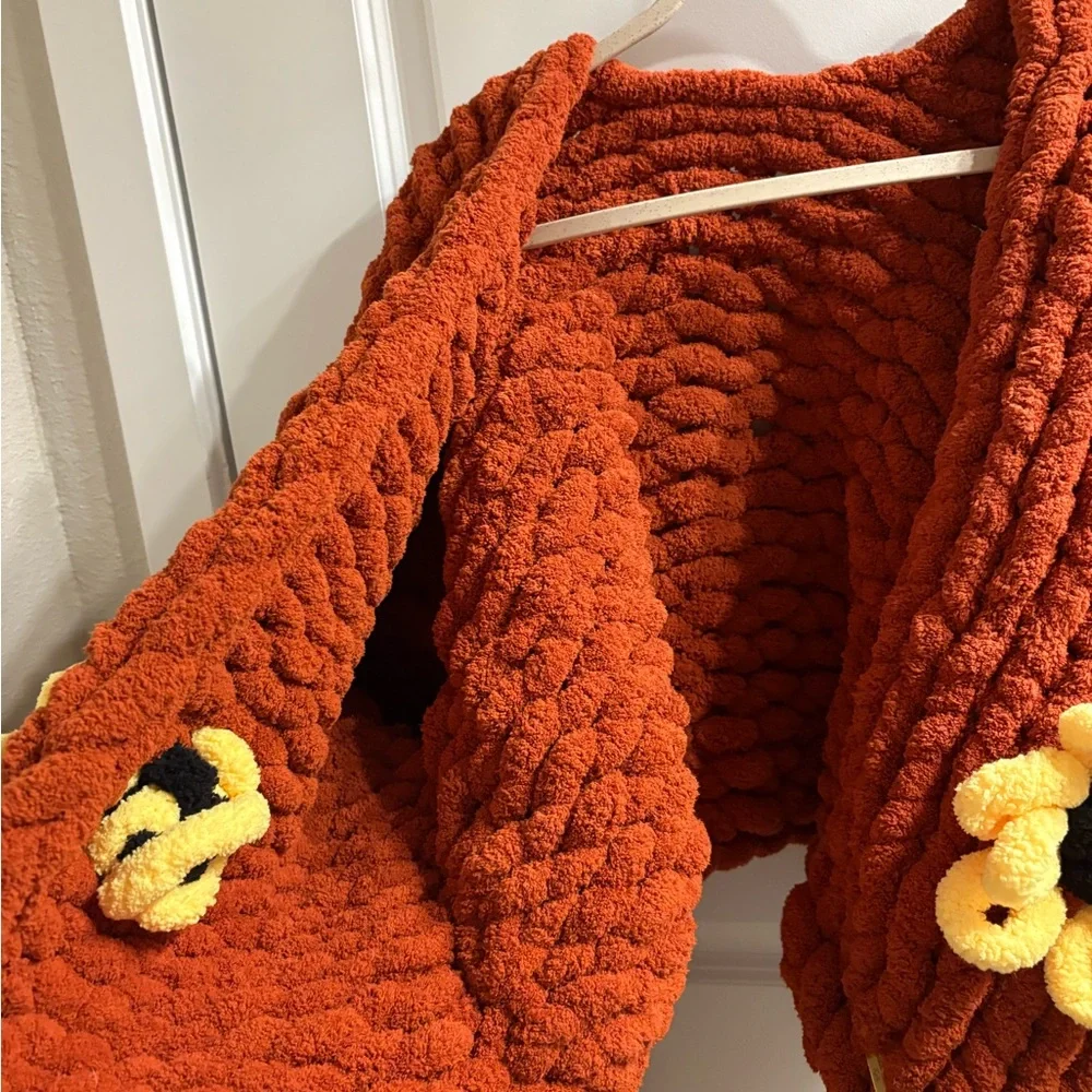 Chunky Knit Sweater with Sunflowers - Picture 4 of 7